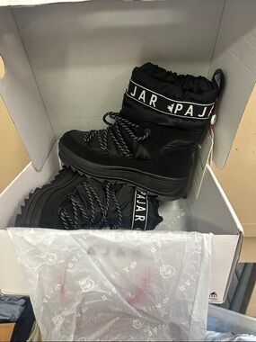 Pajar Black Quilted Ankle Snow Boot Womens 8.5 new in box